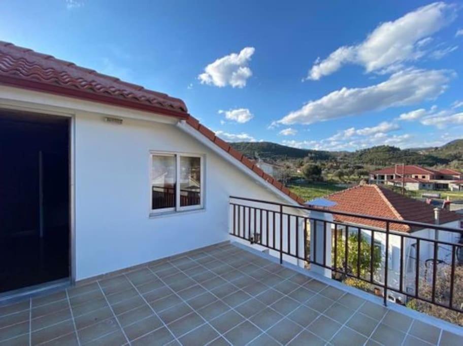 Laki'S House Οροφοδιαμέρισμα Με Σοφίτα Thermo Dış mekan fotoğraf